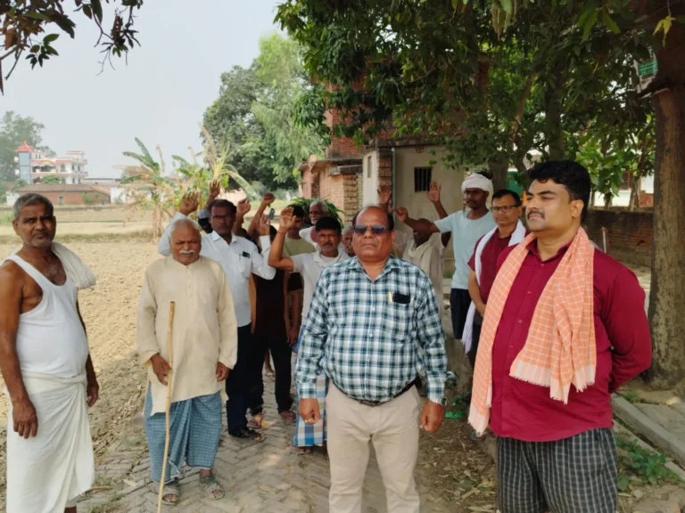 घुरहाबर गांव में विकास कार्यों में अनियमितता का आरोप, ग्रामीणों ने किया प्रदर्शन
