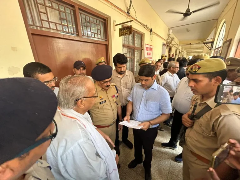 वलीदपुर में शुक्रवार को ही रहे साप्ताहिक बंदी, व्यापार मंडल ने डीएम-एसपी को सौंपा ज्ञापन