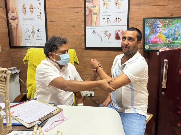 निःशुल्क स्वास्थ्य शिविर में 230 मरीजों का परीक्षण, हड्डी रोगों के प्रति किया जागरूक