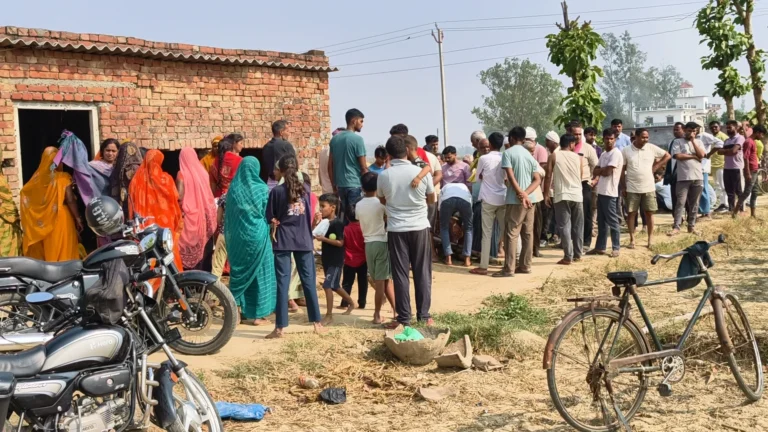 सहुवारी ग्राम सभा मे 11 हजार वोल्ट तार गिरने से मची अफरा-तफरी, शॉर्ट सर्किट से आग-भैंस की मौत, कई घरों का सामान जला