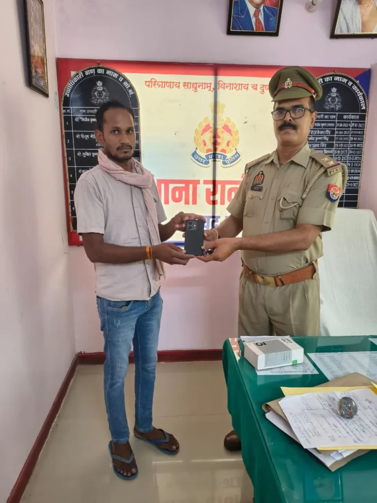 रानीपुर साइबर टीम द्वारा पूर्व मे गुम हुए 01 अदद मोबाइल(कुल कीमत 13999/-) को उनके वास्तविक मालिक को किया गया सुपुर्द-