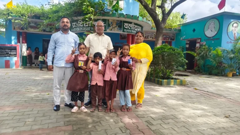 एसआरजी ने किया प्राथमिक विद्यालय वलीदपुर का निरीक्षण, निपुण प्लस ऐप से बच्चों का आकलन