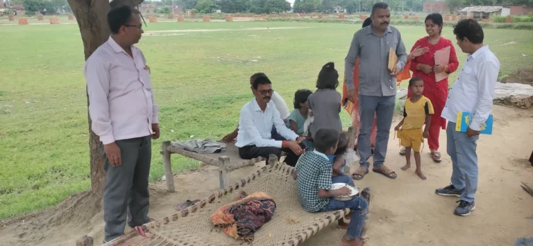 मुहम्मदाबाद गोहना में नामांकन बढ़ाने की मुहिम तेज, बीईओ ओपी तिवारी ने अभिभावकों से किया जनसंपर्क”