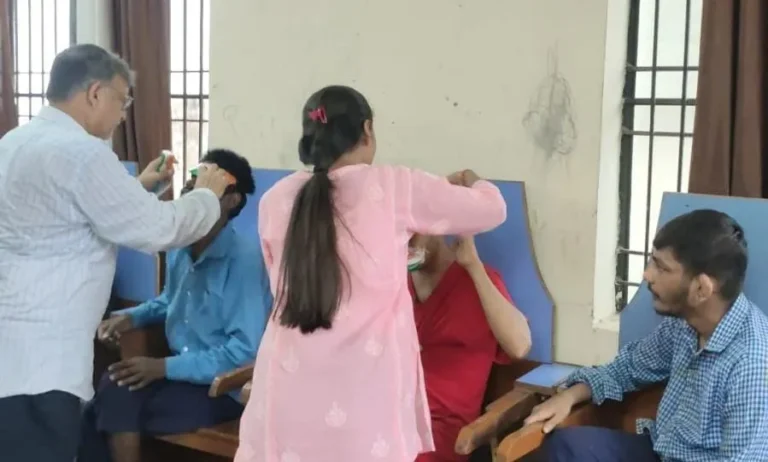 मानसिक मंदिर आश्रय गृह गोरखपुर में छात्रों के बीच वितरित किया गया राष्ट्रीय ध्वज एवं खाद्य पदार्थ*