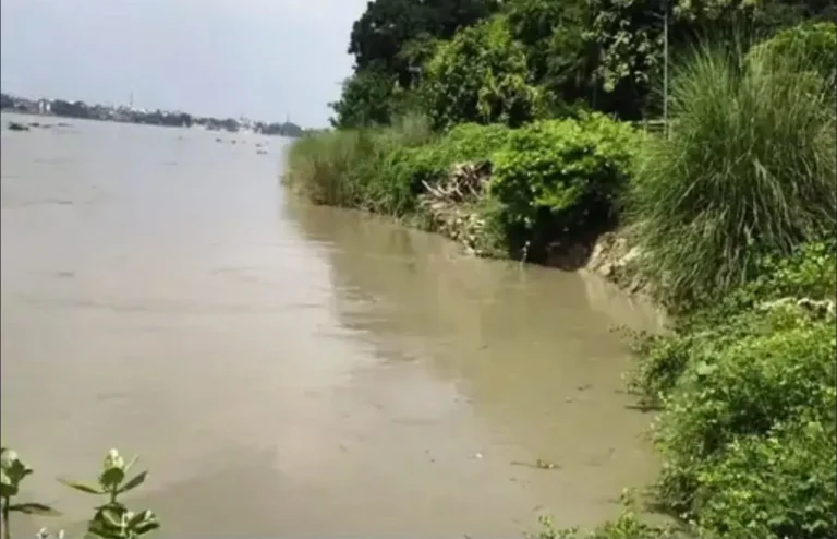 सरयू का जलस्तर घटा तो बढ़ा कटान का खतरा, दोहरीघाट में 15 मीटर किनारा नदी में समाया