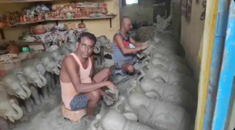 गोरखपुर में एक जनपद एक उत्पाद (ODOP) योजना के तहत टेराकोटा शिल्प को राष्ट्रीय व अंतरराष्ट्रीय स्तर पर पहचान दिलाने की दिशा में प्रशासन ने पहल किया तेज