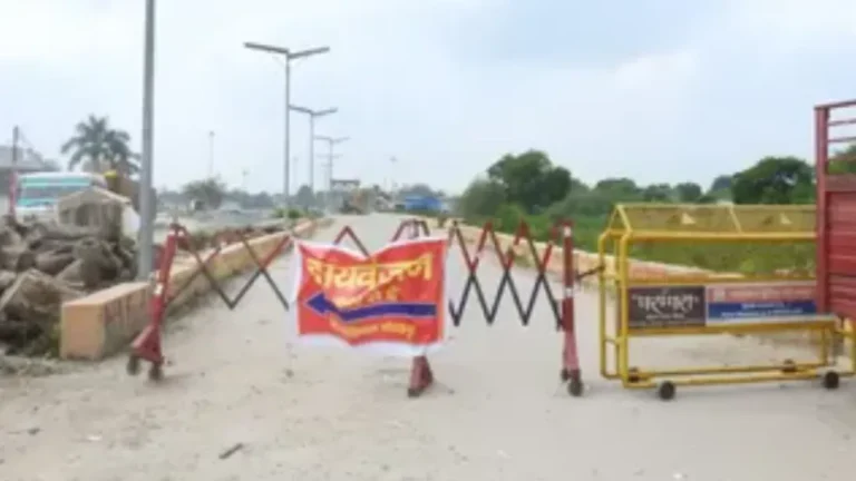 गोरखपुर में पांच साल में बेकार हुआ गुरु गोरक्षनाथ घाट का द्वार, अब आरसीसी बनेगा
