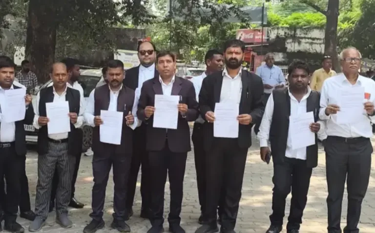 या तो भ्रष्टाचार खत्म करो, या रेट तय कर दो!” जमानत सत्यापन में वसूली पर भड़के अधिवक्ता, SSP से गुहार